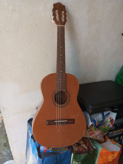 Guitarra antiga muito boa madeira boa escala