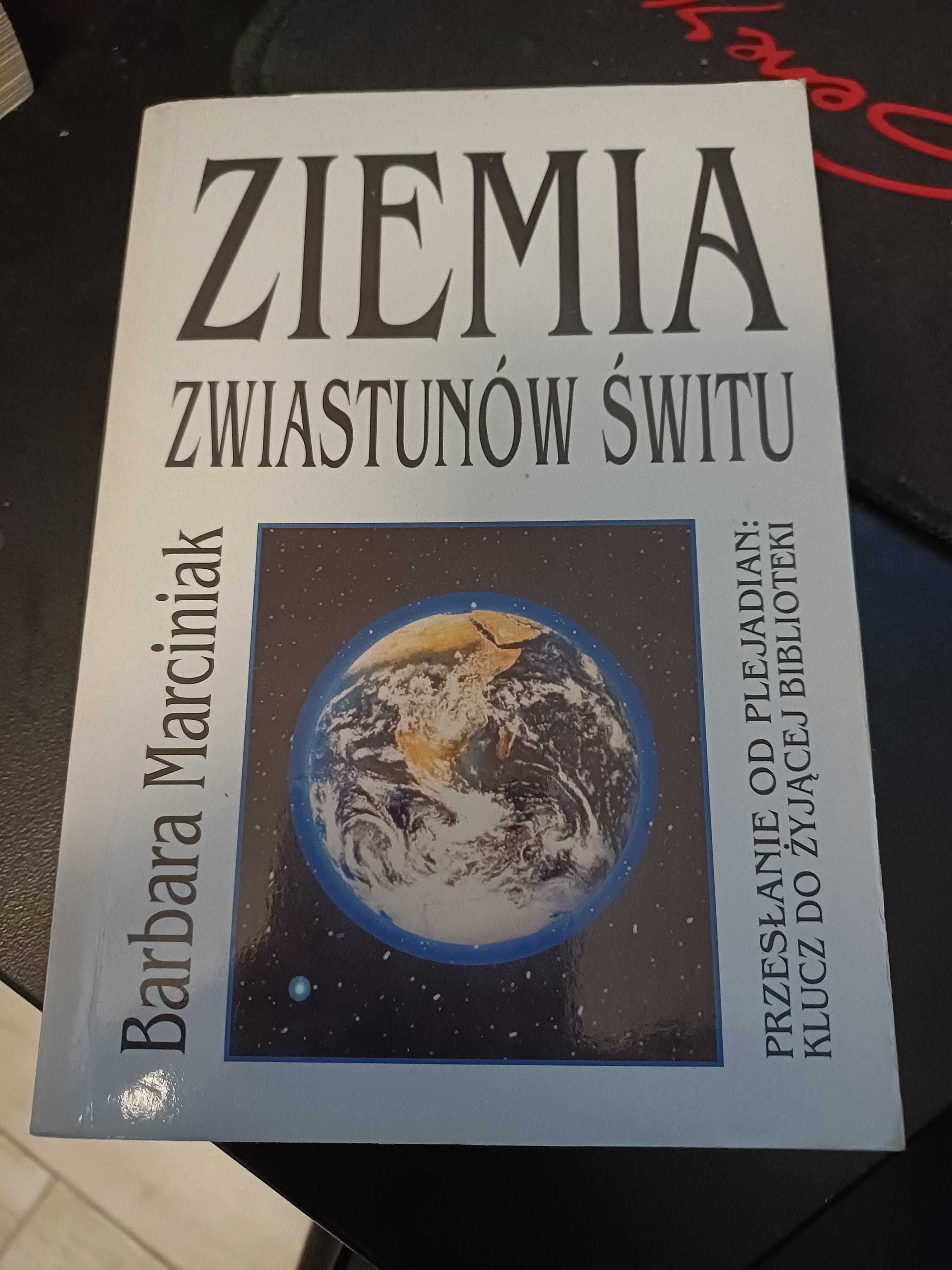 Barbara Marciniak - Ziemia Zwiastunów Świtu