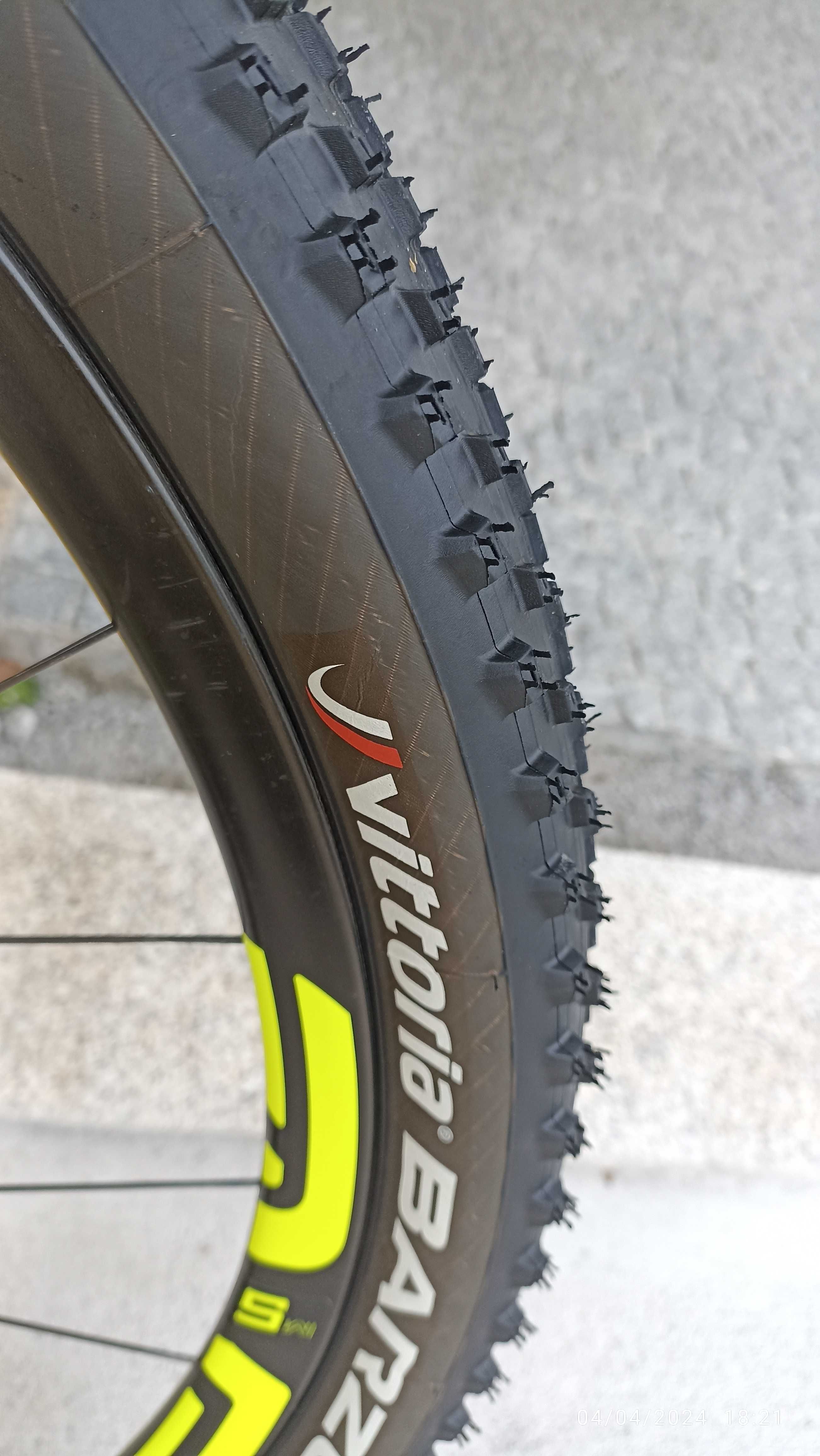 Pneu de bicicleta BTT Vittoria Barzo como novo