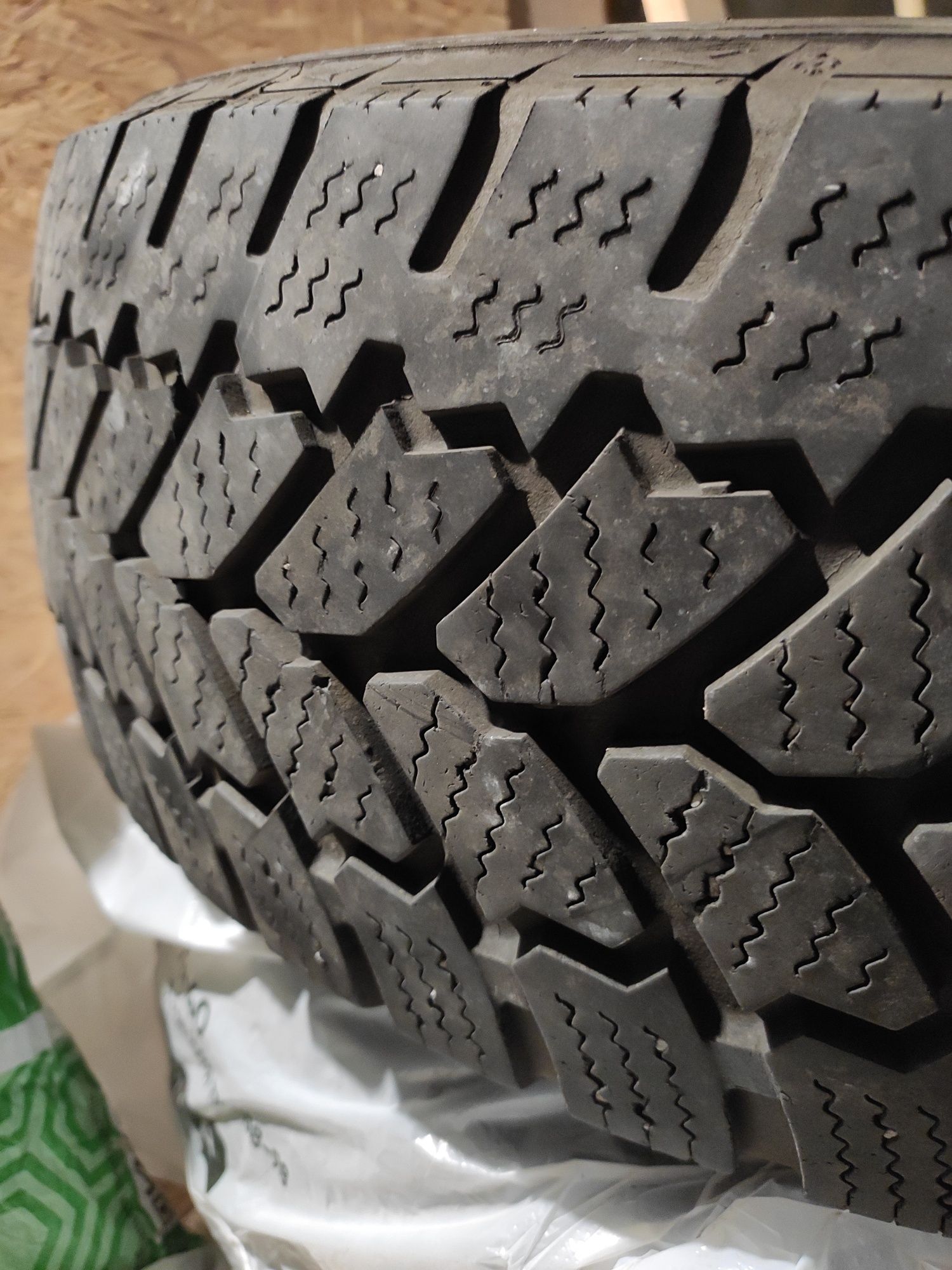 Продам зимнюю резину Petlas Fullgrip PT935 215/65 R16C (3721)