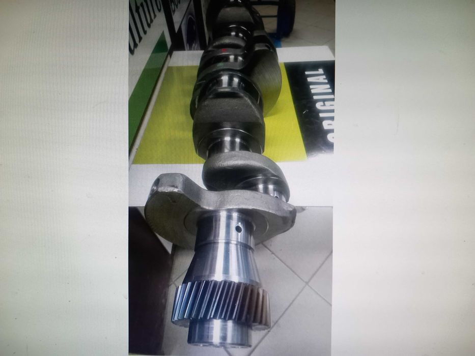 Wał korbowy silnika MWM 6-cylindrów TD226-B6 RENAULT 155.54 fi-63/70