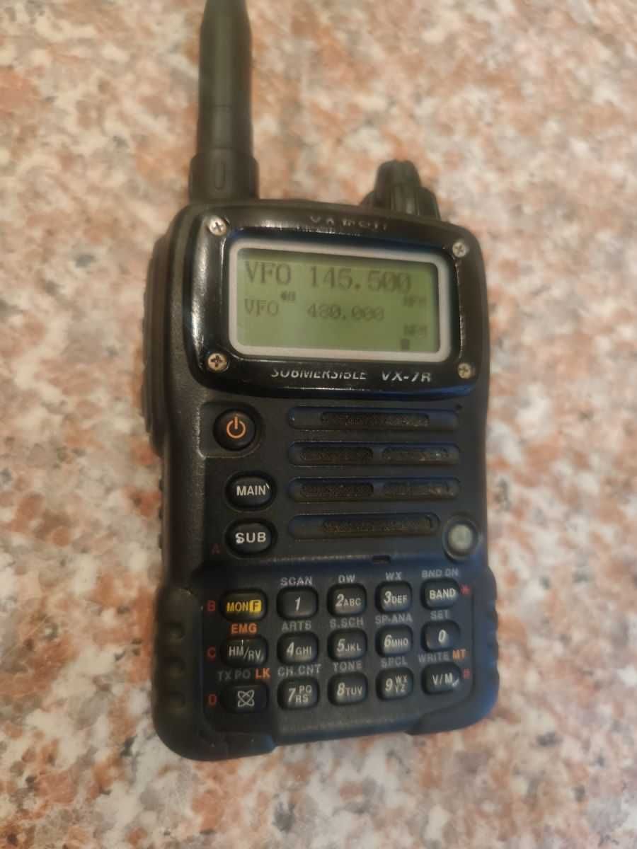 Радиостанция Yaesu VX-7R