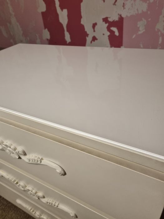 Komoda IKEA Malm ze szklanym blatem