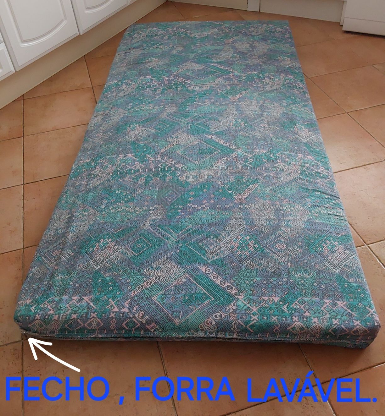 COLCHÃO DE ESPONJA COM FORRA LAVÁVEL.Casa,Quarto,Sala,Visitas,Campismo