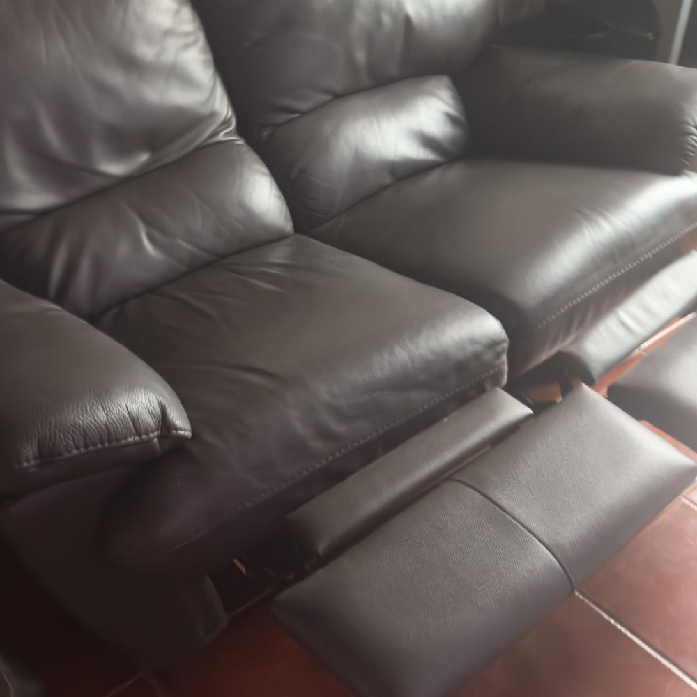 Sofa em pele 3 lugares