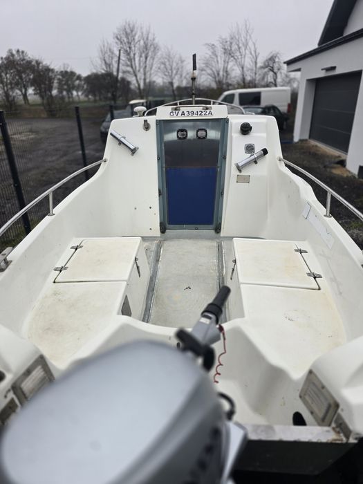 Łódź łódka kabinowa wędkarska przyczepa