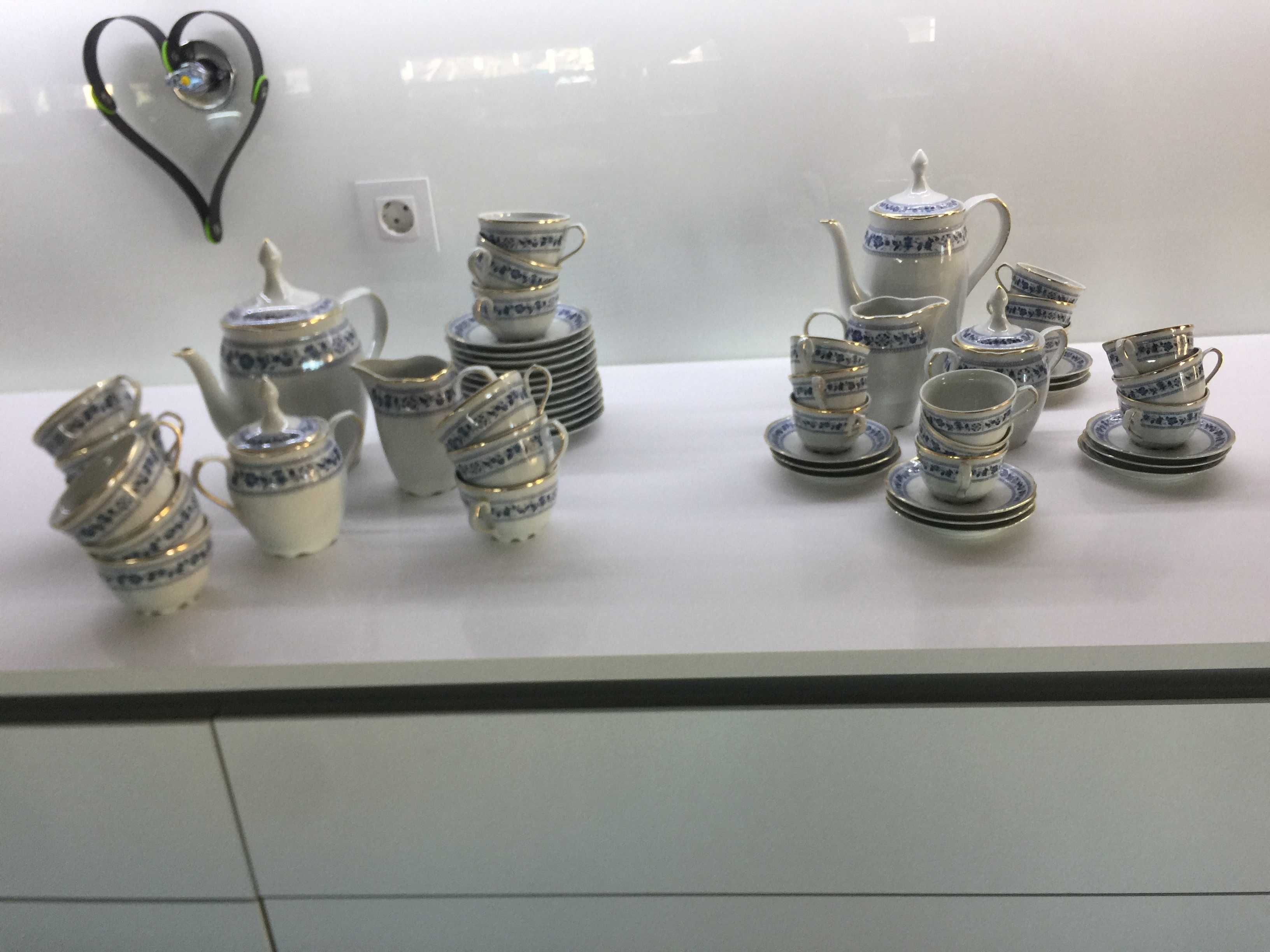 1 Serviço café e 1 Serviço Chá de Porcelana