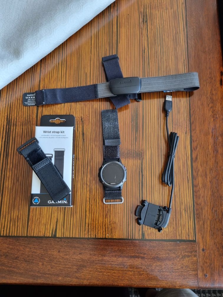 Relógio Garmin Fenix 3 com banda HR