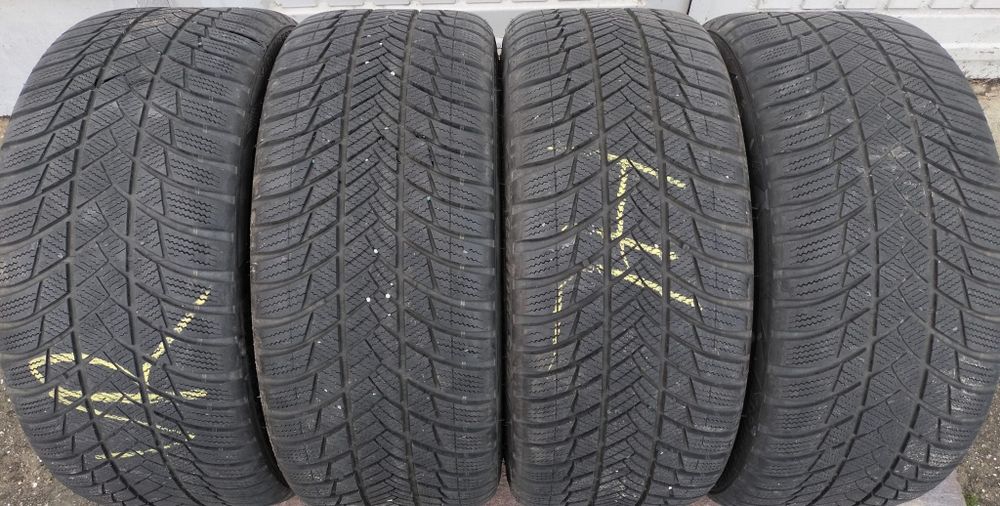 Felgi z oponami zimowymi Skoda Octavia SuperB 7,5x18 ET51 5x112