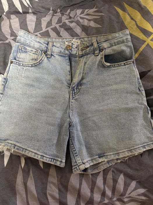 Продам джинсовые шорты
