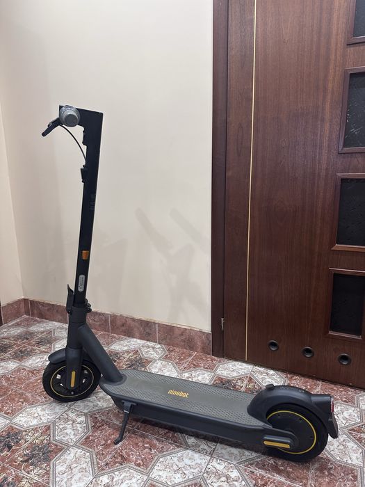 Електросамокат Ninebot KickScooter MAX