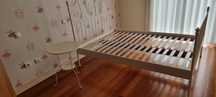 Cama em ferro com aparador