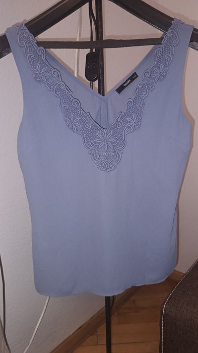 Bluzka z głębokim dekoltem