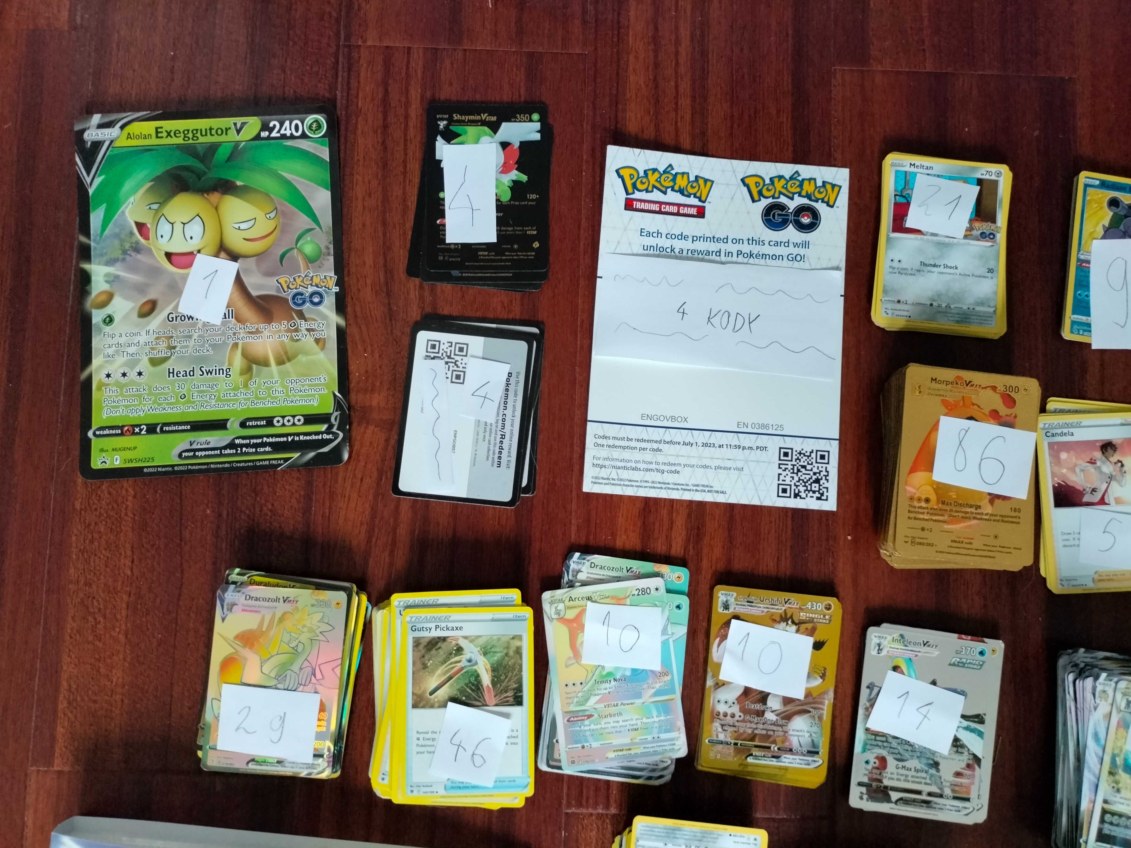 Sprzedam różne karty PoKeMoN około 800szt.