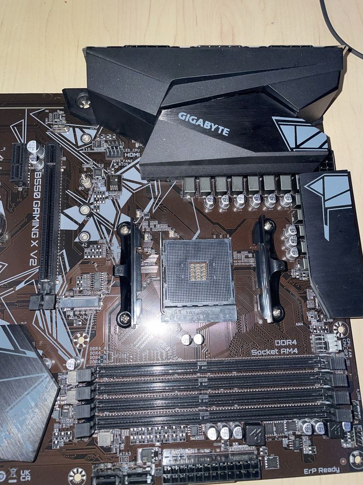 Материнська плата GIGABYTE B550 Gaming X V2