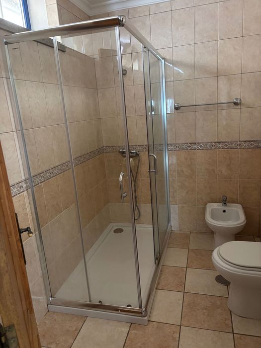 Arrenda-se quarto a 5 min a pé do IPB