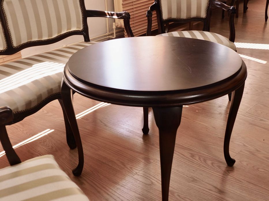 Odrestaurowany zestaw w stylu ludwikowskim. Ława, sofa i fotele.