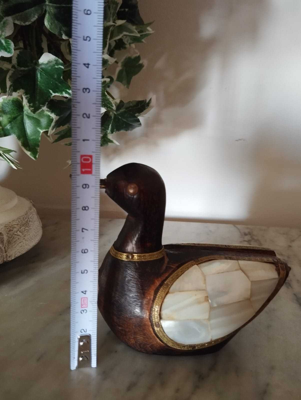 Pato Antigo em Madeira e Madreperola