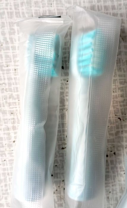 Акумуляторна зубна щітка. Нове! Амазон!