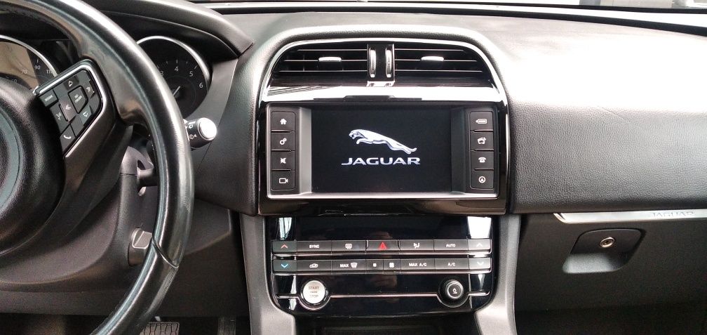 Продам власний автомобіль Jaguar F-Pace