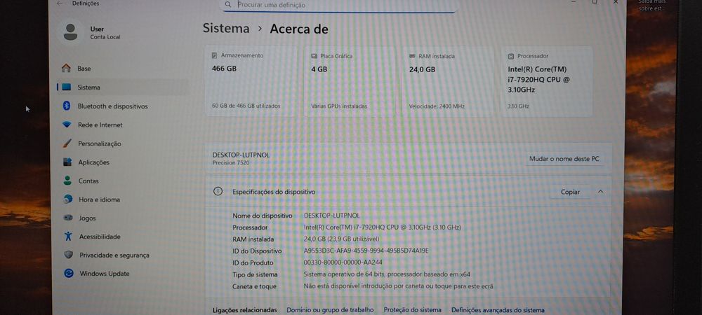 Vende-de portátil Dell Precision 7520.
Gráfica dedicada Nvidia Quadro