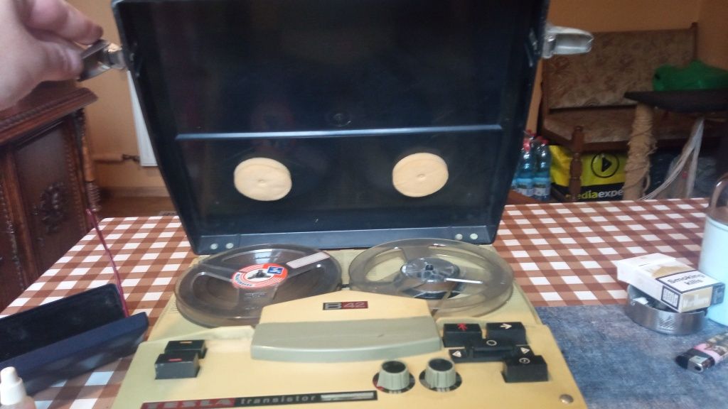 Magnetofon szpulowy Tesla B42