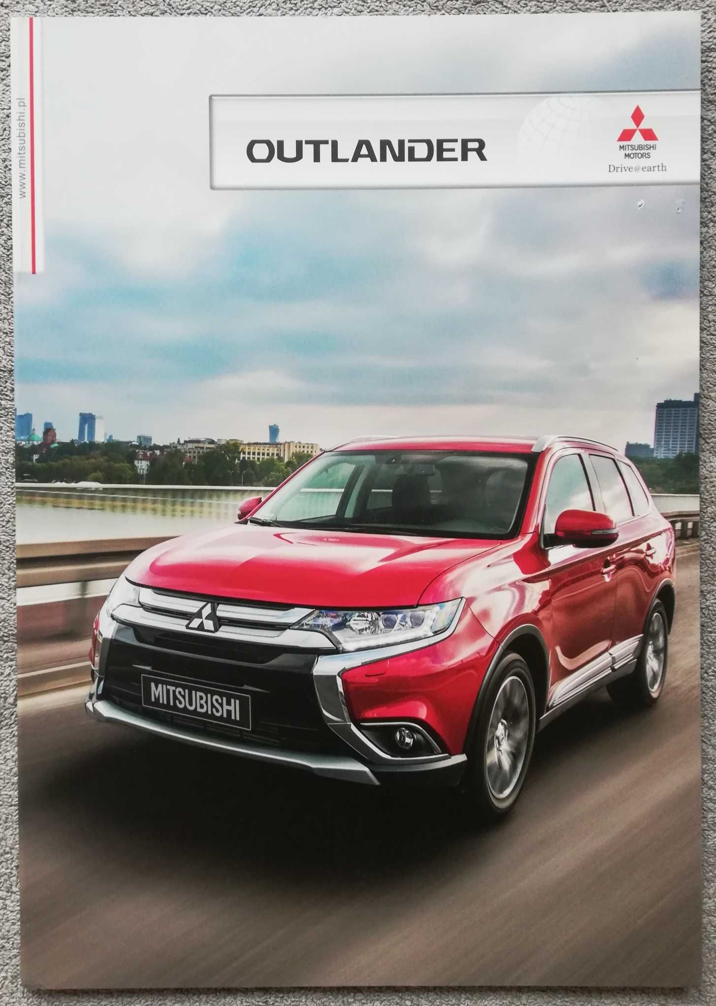 Prospekt Mitsubishi Outlander rok 2016
