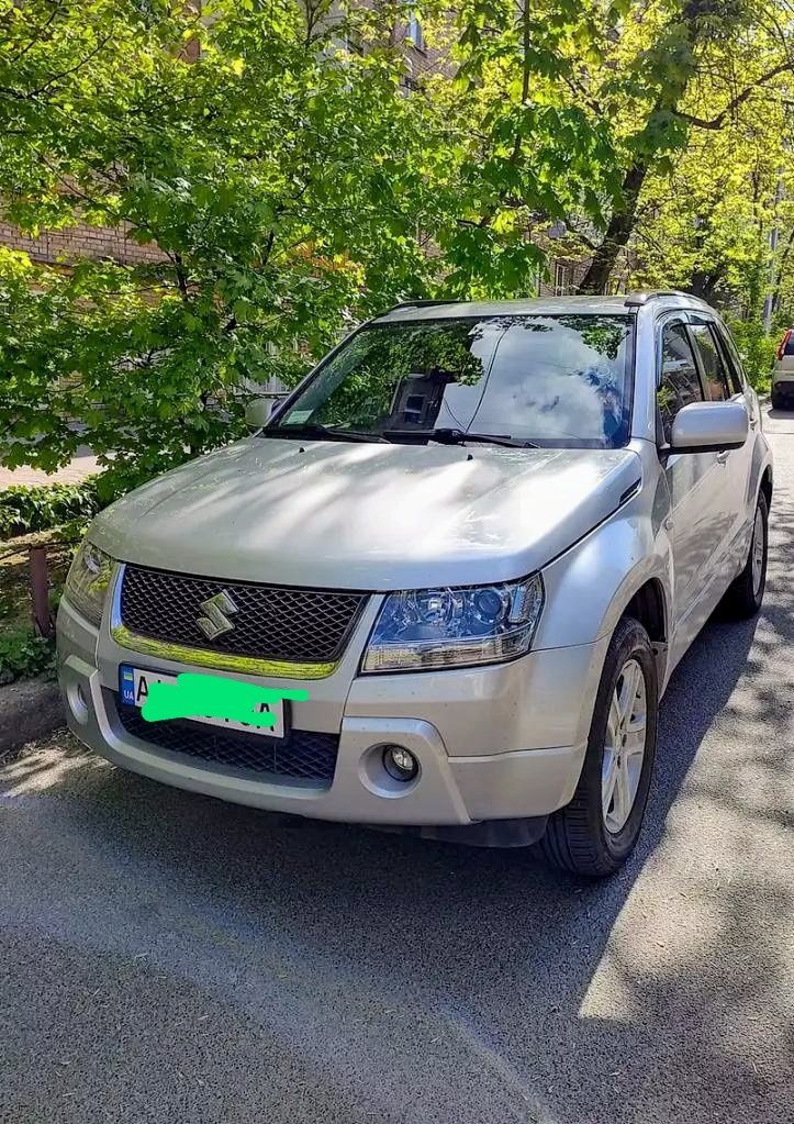 Suzuki Grand Vitara 2.0 автомат, рідні. пробіг 100км.