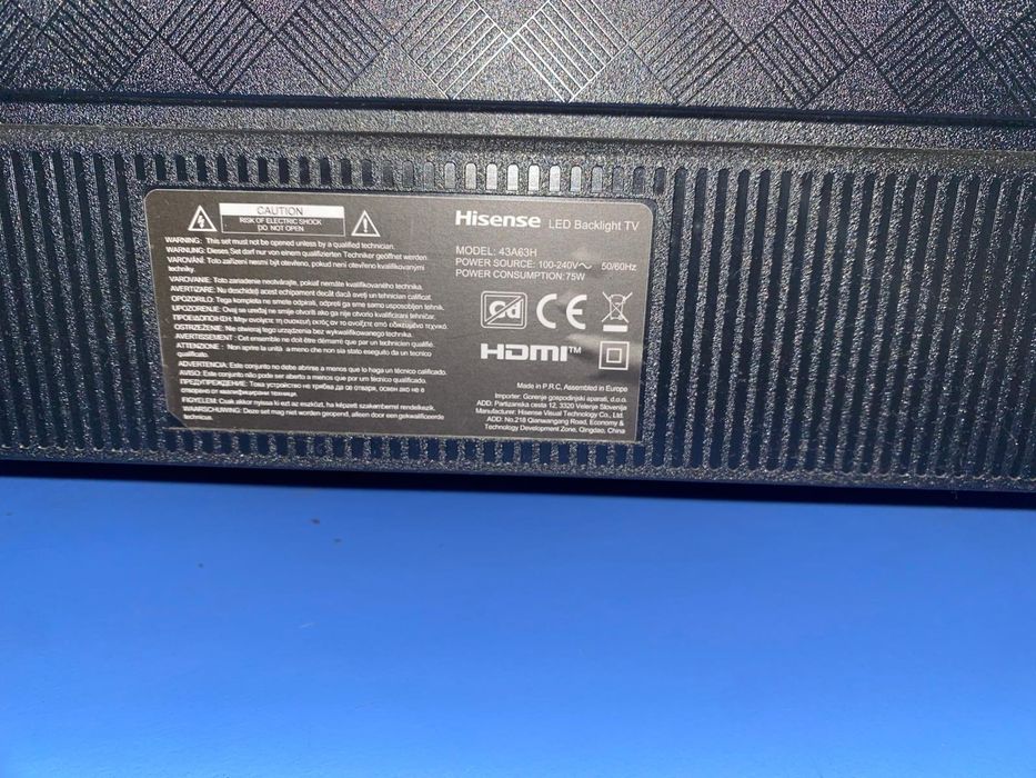 Smart TV 43" Hisense c/ Mesa