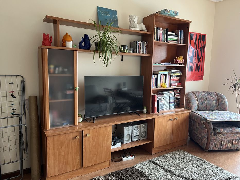 Móvel de sala para TV e arrumação