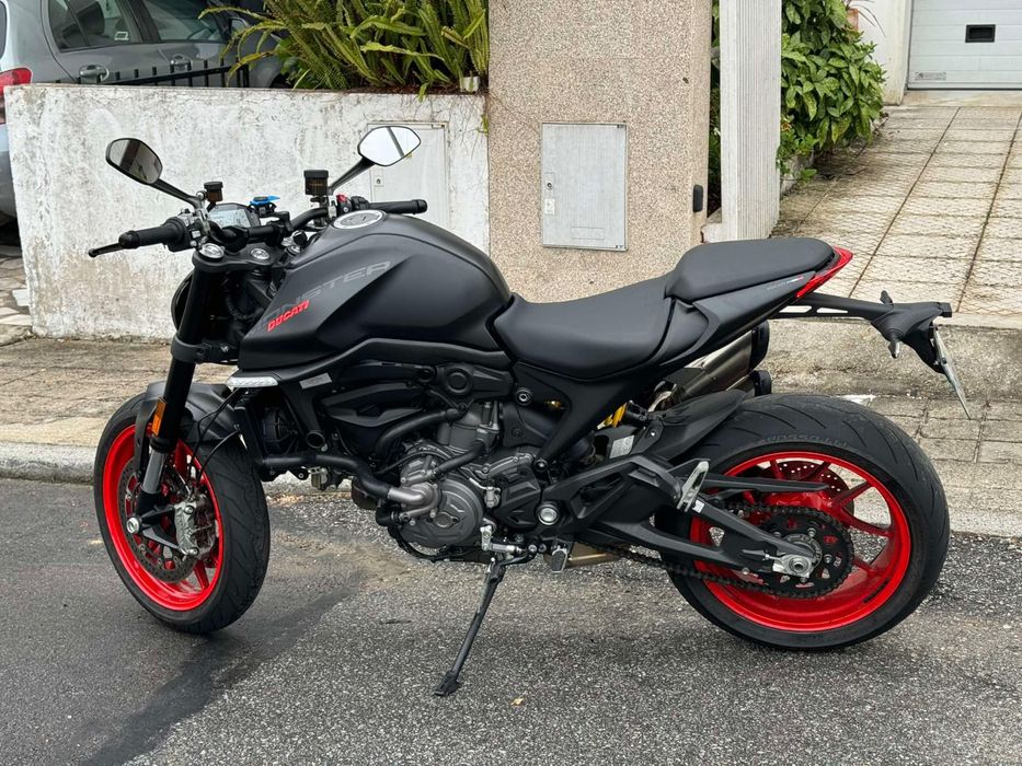 Ducati Monster 937