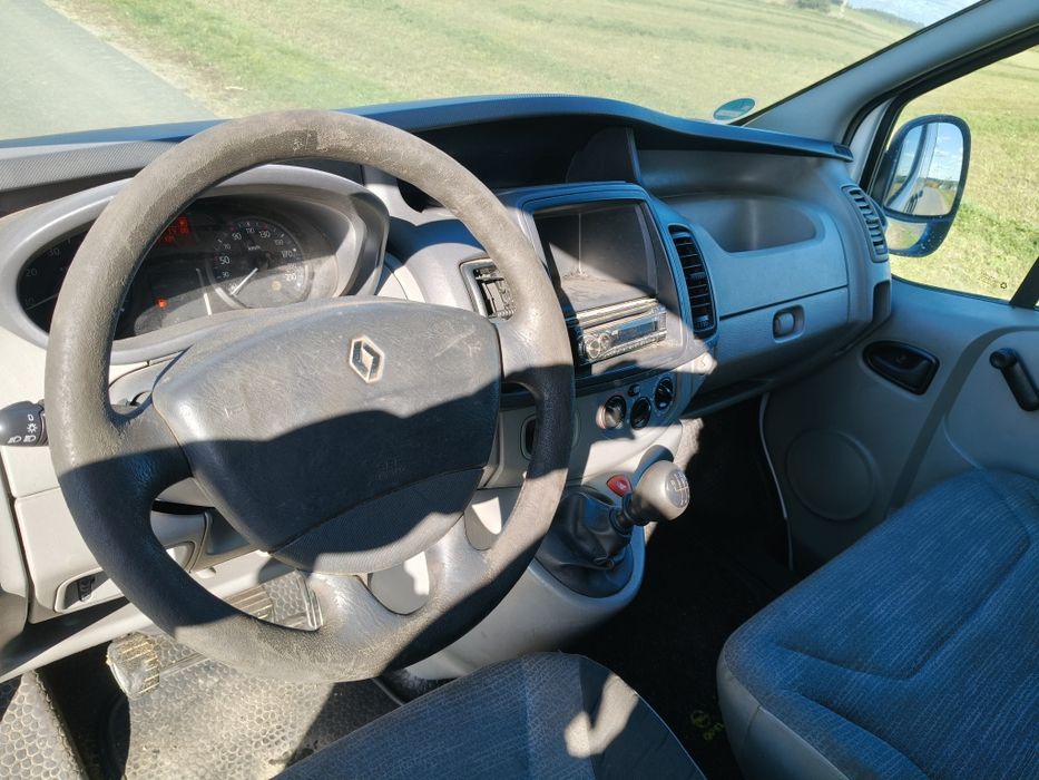 Renault Trafic 2 2012 hak świeżo sprowadzony do rejestracji