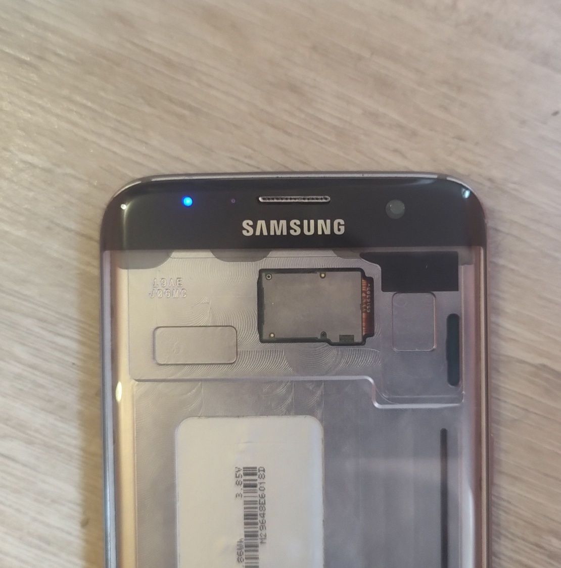 Sprzedam 8 sztuk uszkodzonych telefonów, ale działające.