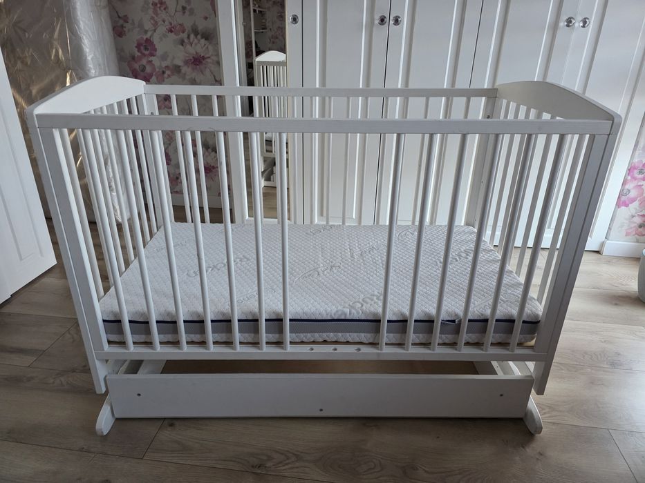 Łóżeczko z funkcją kołyski z materacem Rücken 120 x60