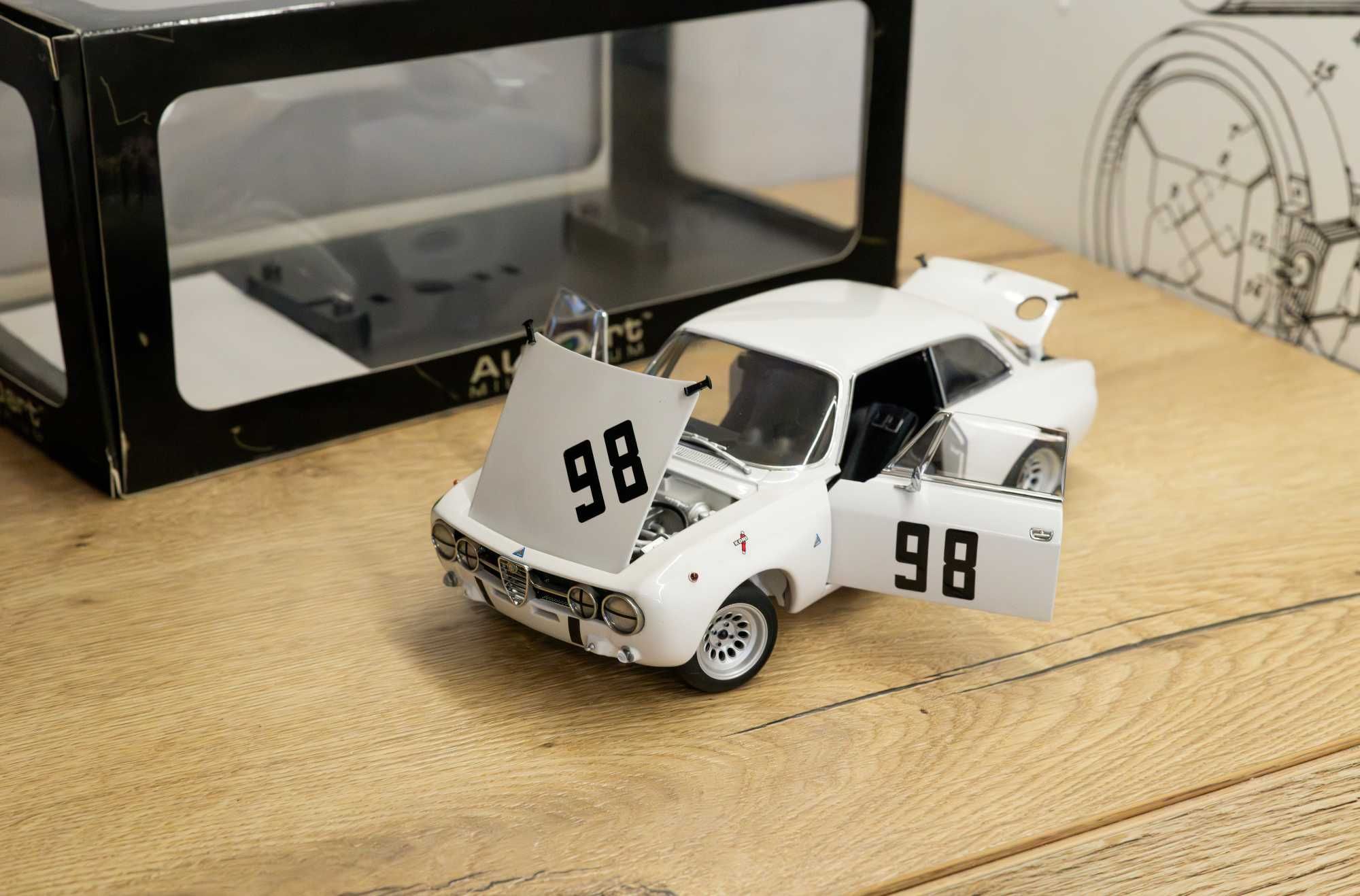 Alfa Romeo GTAm - 1:18 - AUTOart