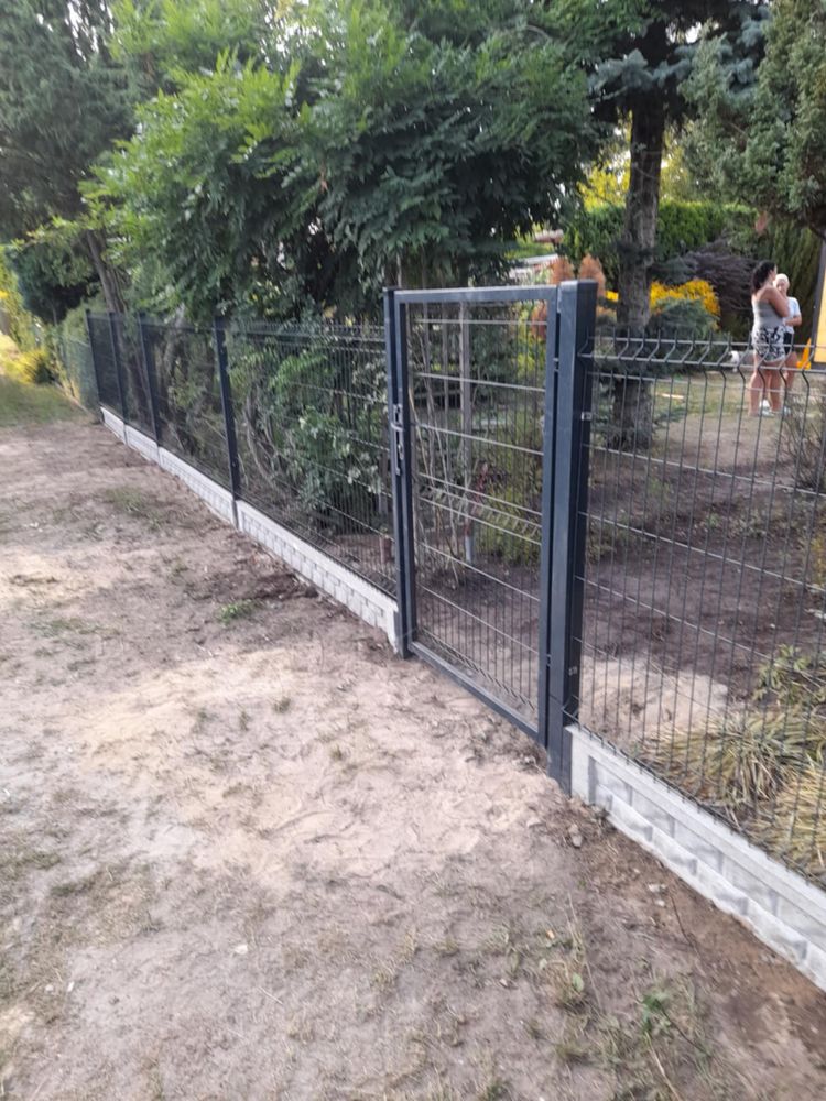 OGRODZENIA | Montaż i budowa ogrodzeń: pustak gładki, panele itp.