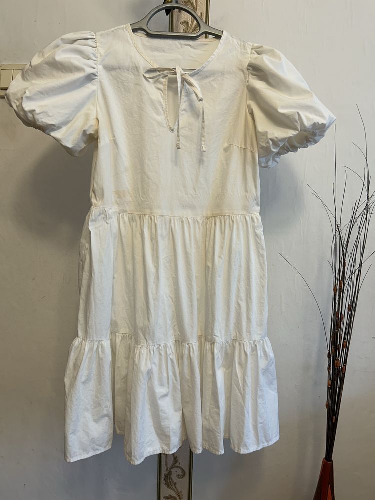 Sukienka letnia biała Zara w dobrym stanie, XS