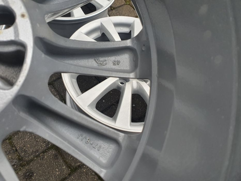 LEXUS 17" 5x114,3 felgi aluminiowe 8J srebrne