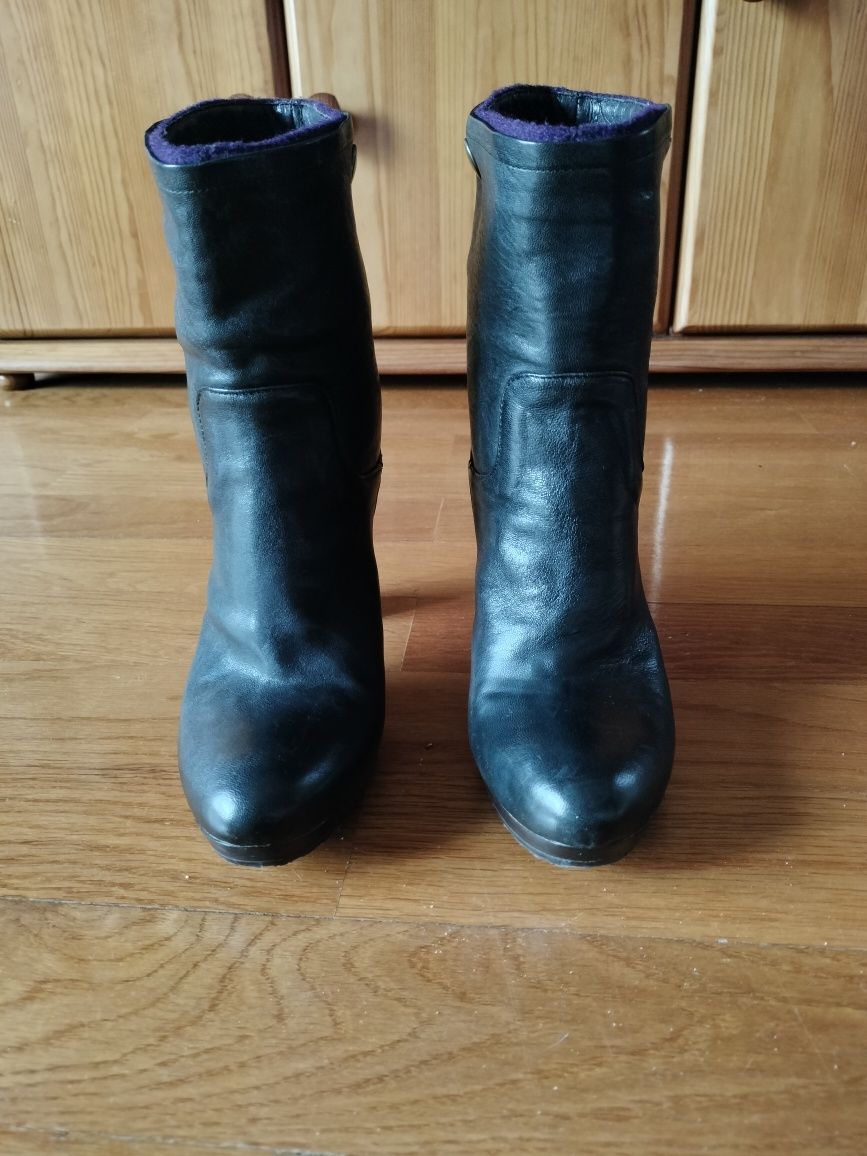 Botas da marca PROF