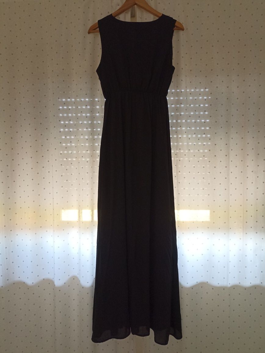 Vestido Preto, detalhes simples