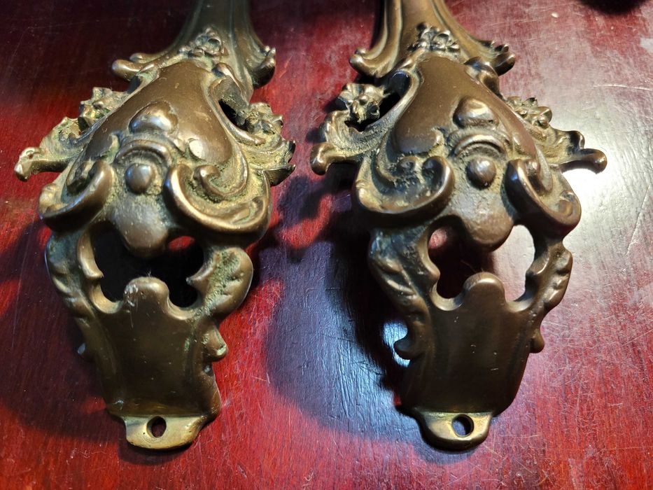 Stare przedwojenne uchwyty, klamki szyldy mosiężne do drzwi