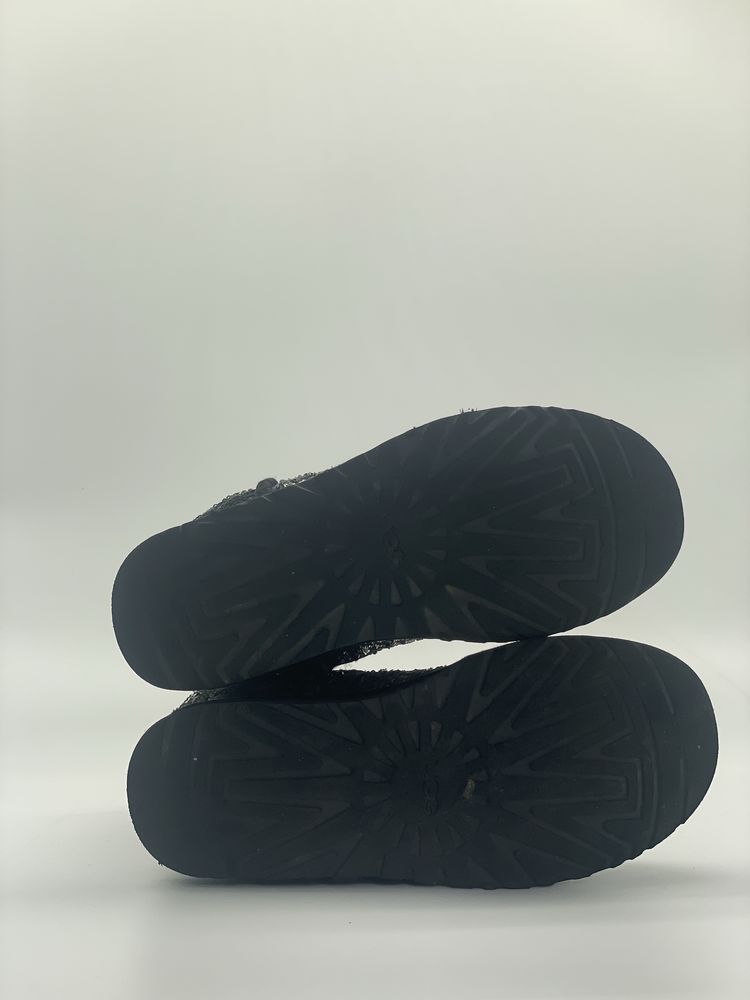 Botas UGG Pretas com Brilhantes