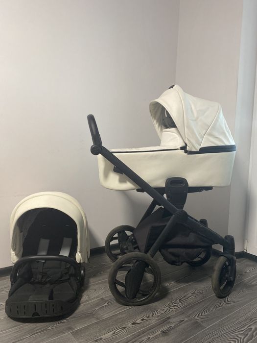 Детская коляска 3 в 1