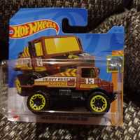 Hot Wheels Mercedes Benz Unimog 1300 auto samochód resorak zabawka