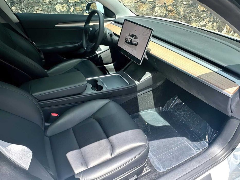 Tesla Model 3 Long Range      2023