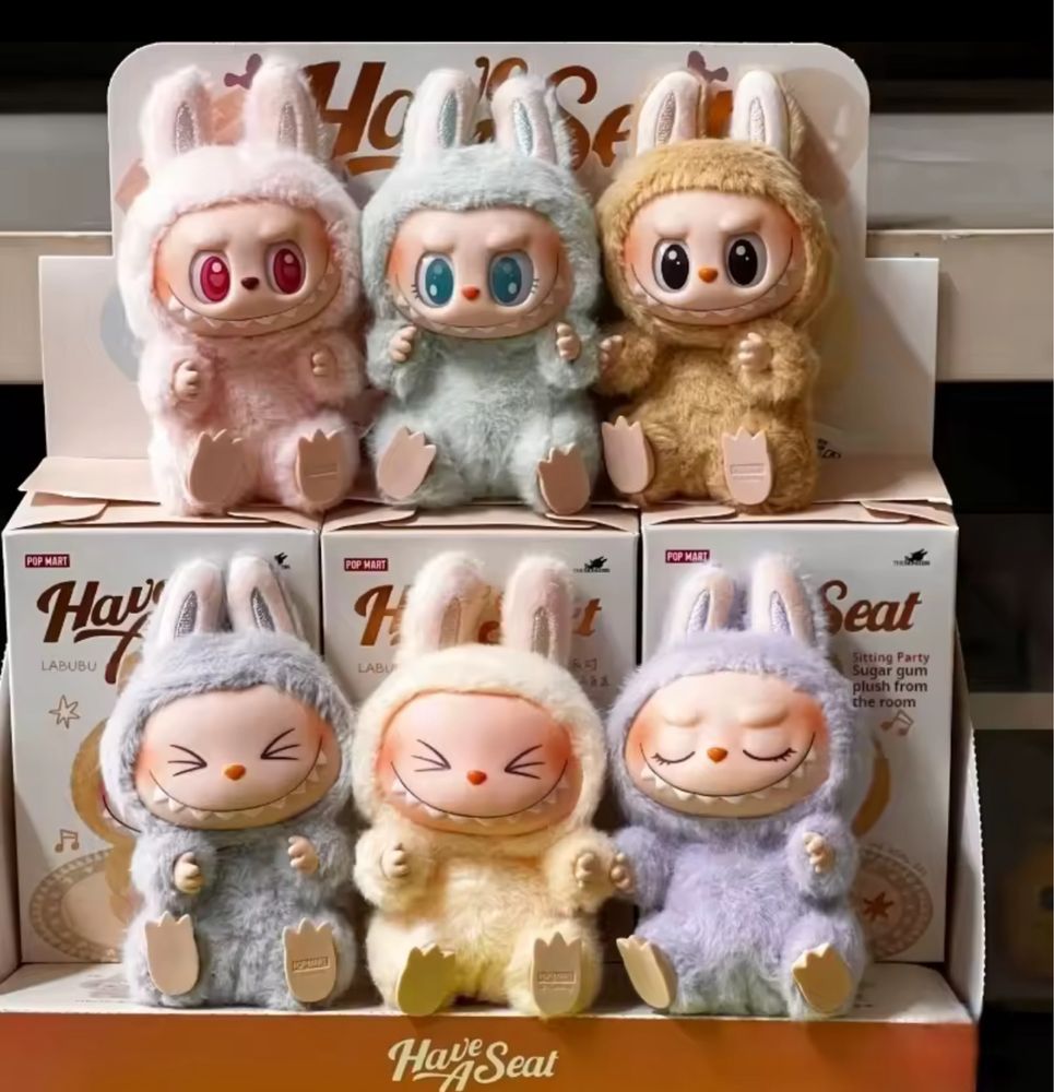 Іграшка брелок Labubu лабубу pop mart є сидячі та стоячі