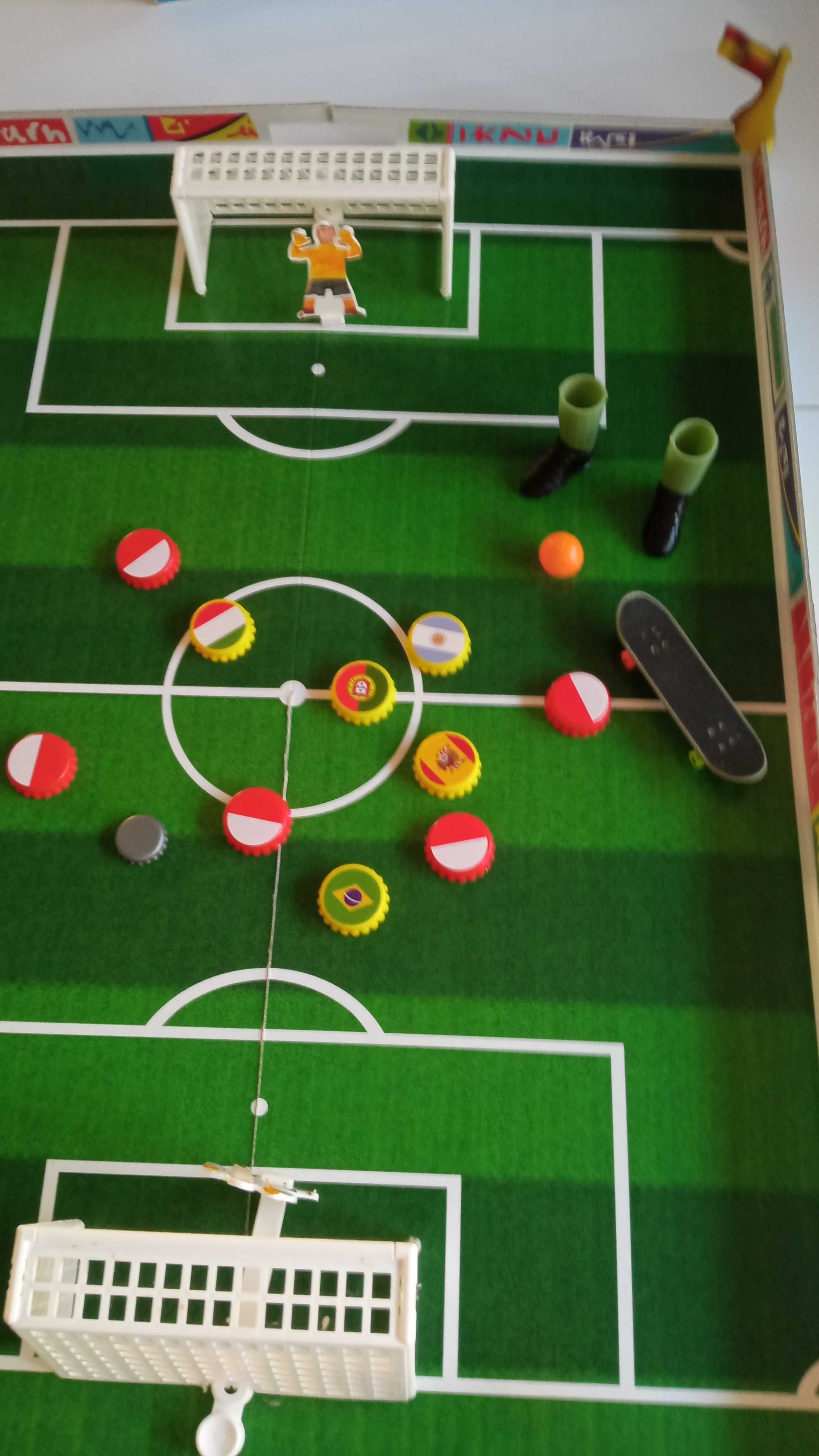 Gra Kapsle Football Trefl + Palcowa piłka nożna + Deskorolka mini