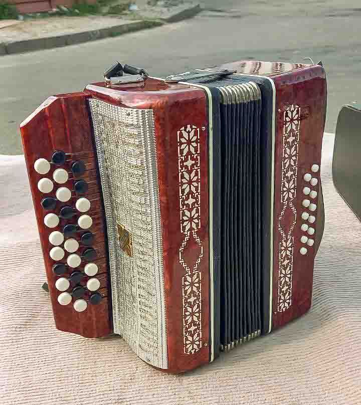 Баян Малыш. С футляром.