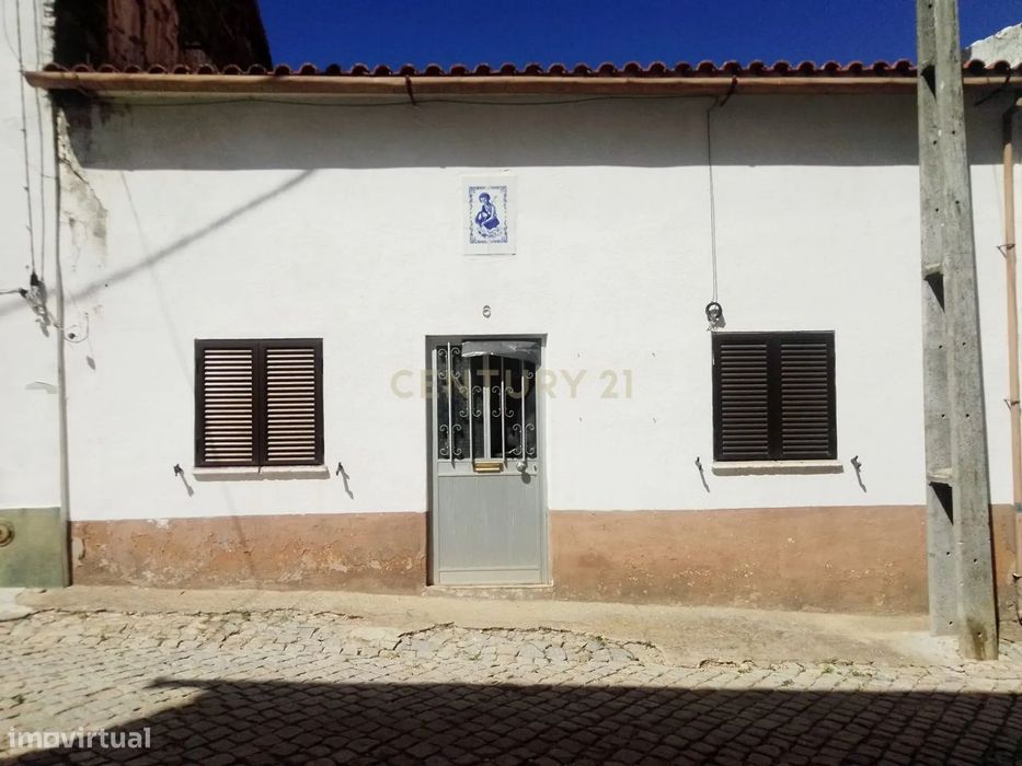 Moradia Terrea para remodelação com Terraço