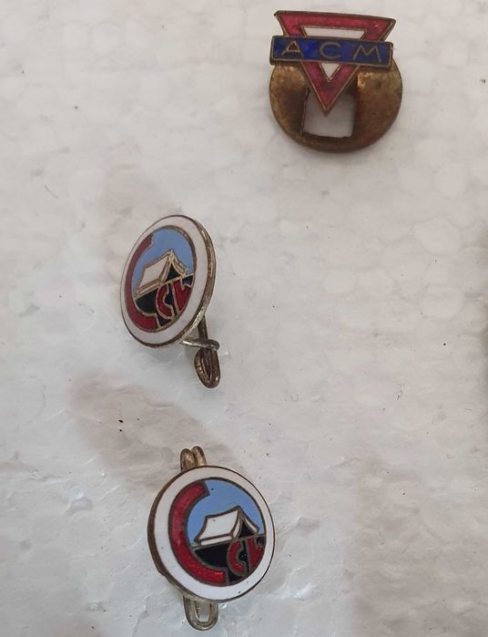 PINs / Alfinetes / Crachás / Emblemas muito antigos, de Campistas, CCL
